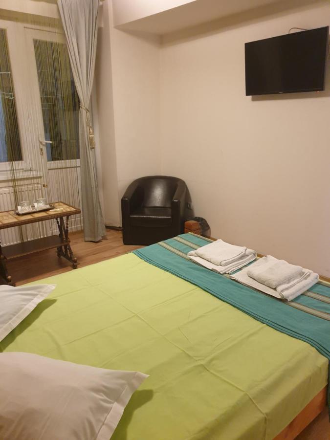 Sc Afitos Srl Hostel Drobeta Turnu Severin Exterior photo