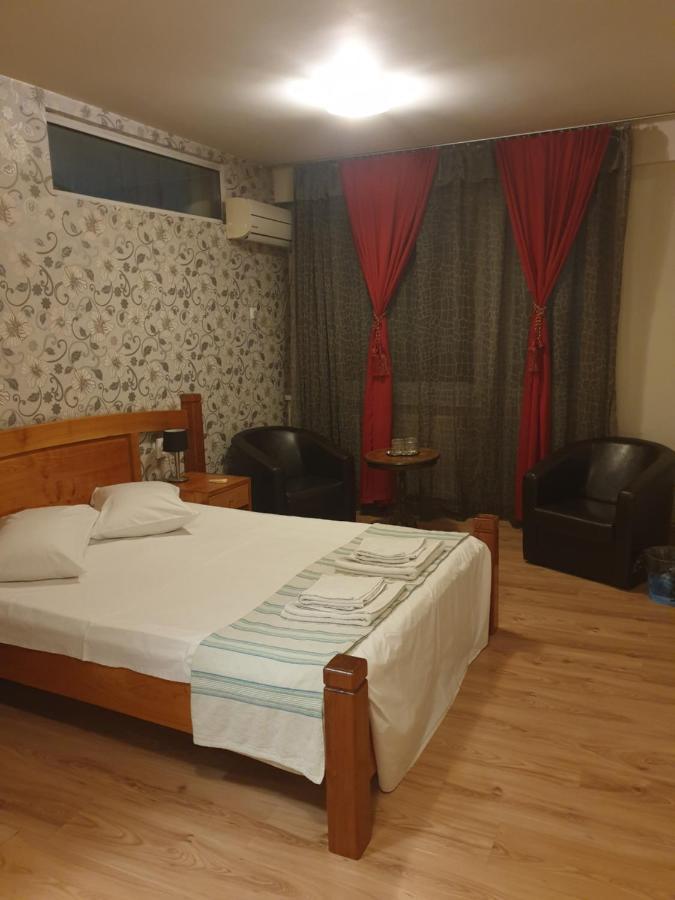 Sc Afitos Srl Hostel Drobeta Turnu Severin Exterior photo