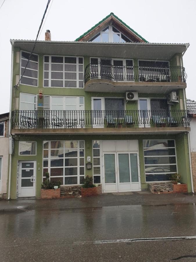 Sc Afitos Srl Hostel Drobeta Turnu Severin Exterior photo