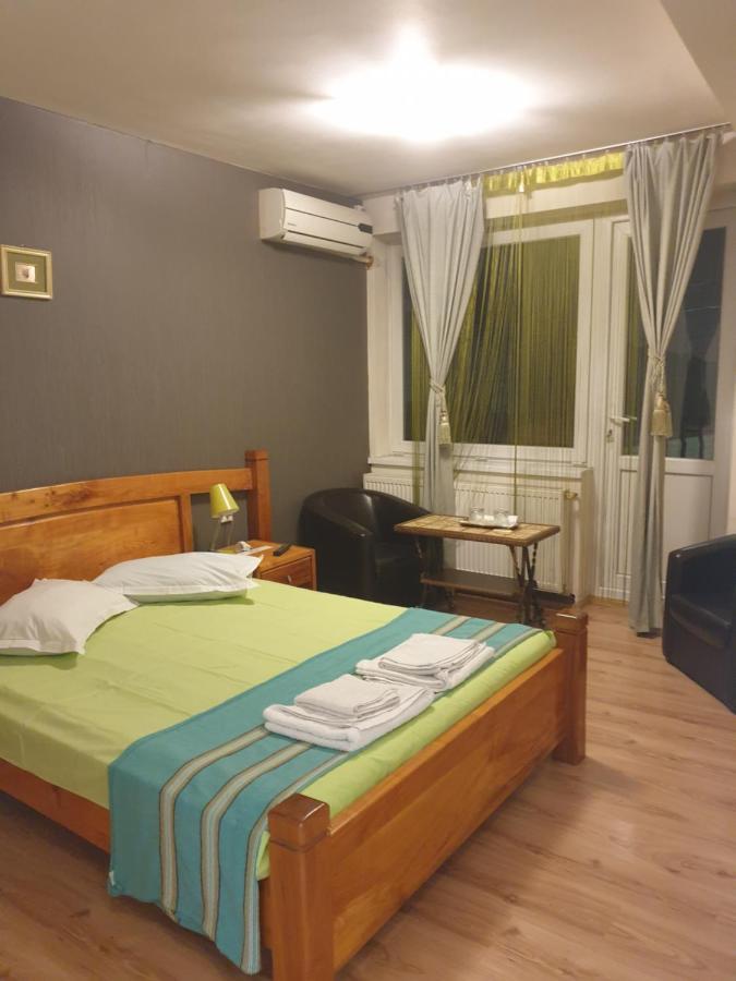 Sc Afitos Srl Hostel Drobeta Turnu Severin Exterior photo
